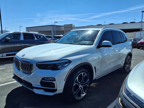 Used 2021 BMW X5 xDrive40i w/ Premium Package 3 AWD/4WD image 1