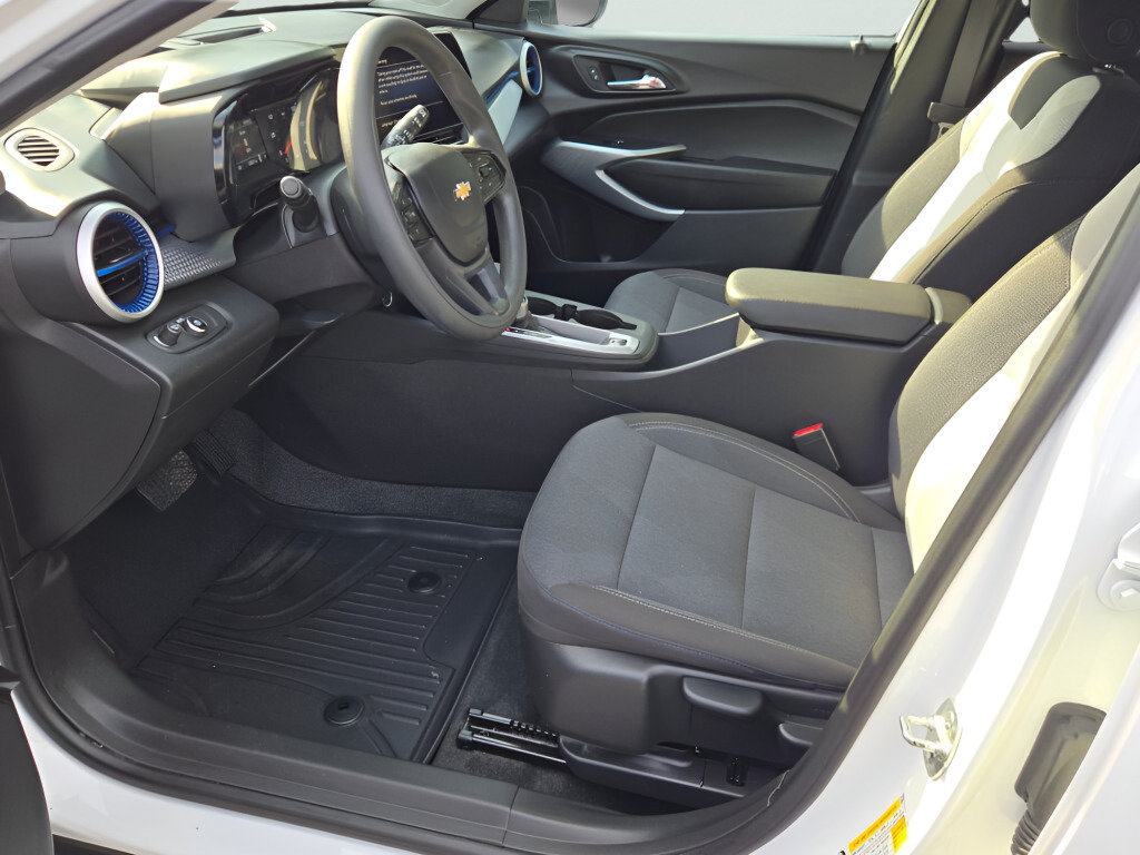 Certified 2024 Chevrolet Trax LS FWD image 25