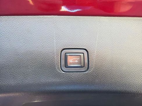 Used 2023 Chevrolet Traverse LT w/ LT Premium Package AWD/4WD image 44