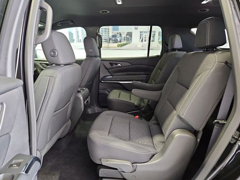 Used 2025 Chevrolet Traverse LT FWD image 13