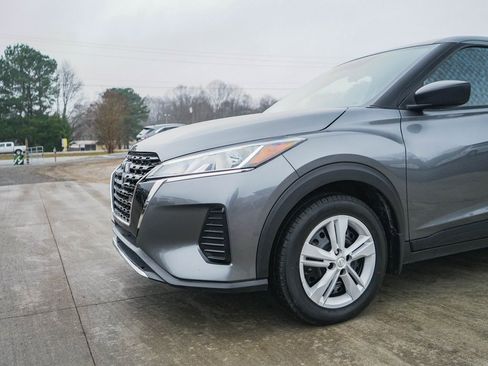Used 2024 Nissan Kicks S image 27