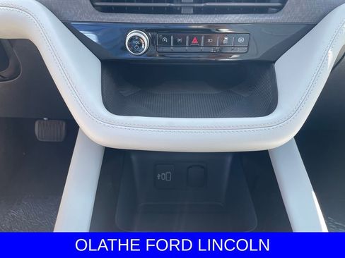 New 2026 Ford Explorer Platinum image 12