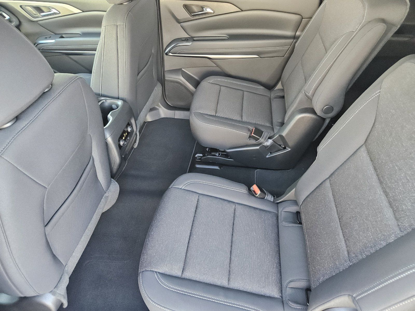 New 2027 Chevrolet Traverse LT w/ Midnight/Sport Edition FWD image 25