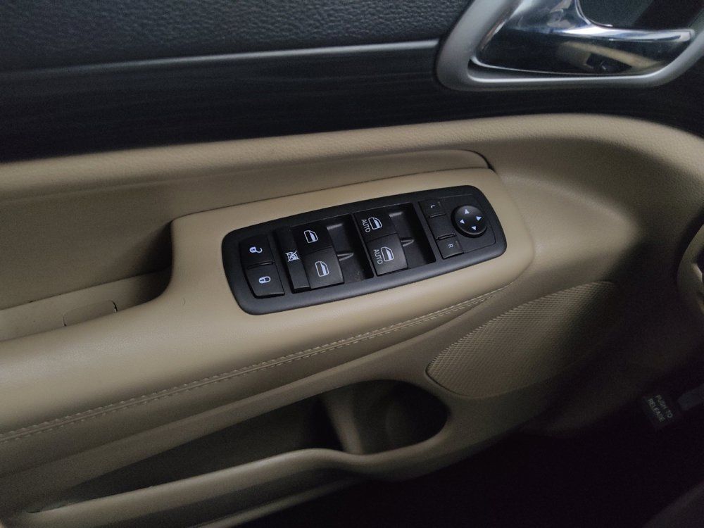 Used 2019 Jeep Grand Cherokee Laredo AWD/4WD image 27