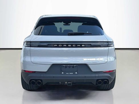 Used 2024 Porsche Cayenne AWD/4WD image 4
