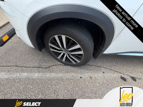 Used 2025 Nissan Pathfinder Platinum AWD/4WD image 11