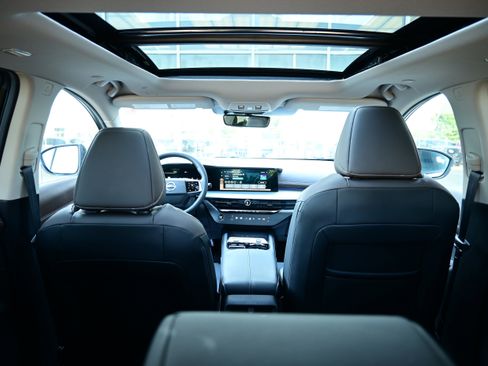 Certified 2025 Nissan Murano Platinum w/ Cargo Package image 13