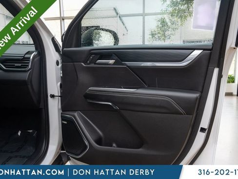 Used 2025 GMC Acadia Elevation FWD image 24