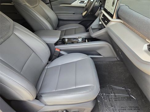 New 2025 Ford Explorer Active w/ Active Comfort Package image 11
