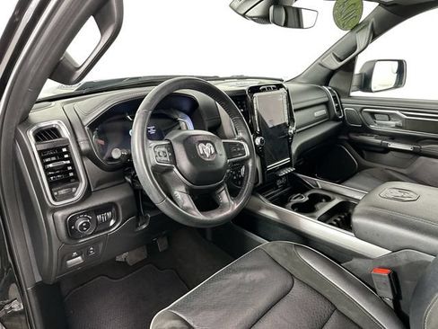 Used 2024 RAM 1500 Laramie AWD/4WD image 3