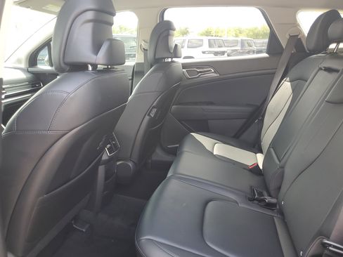 Used 2024 Kia Sportage EX FWD image 12