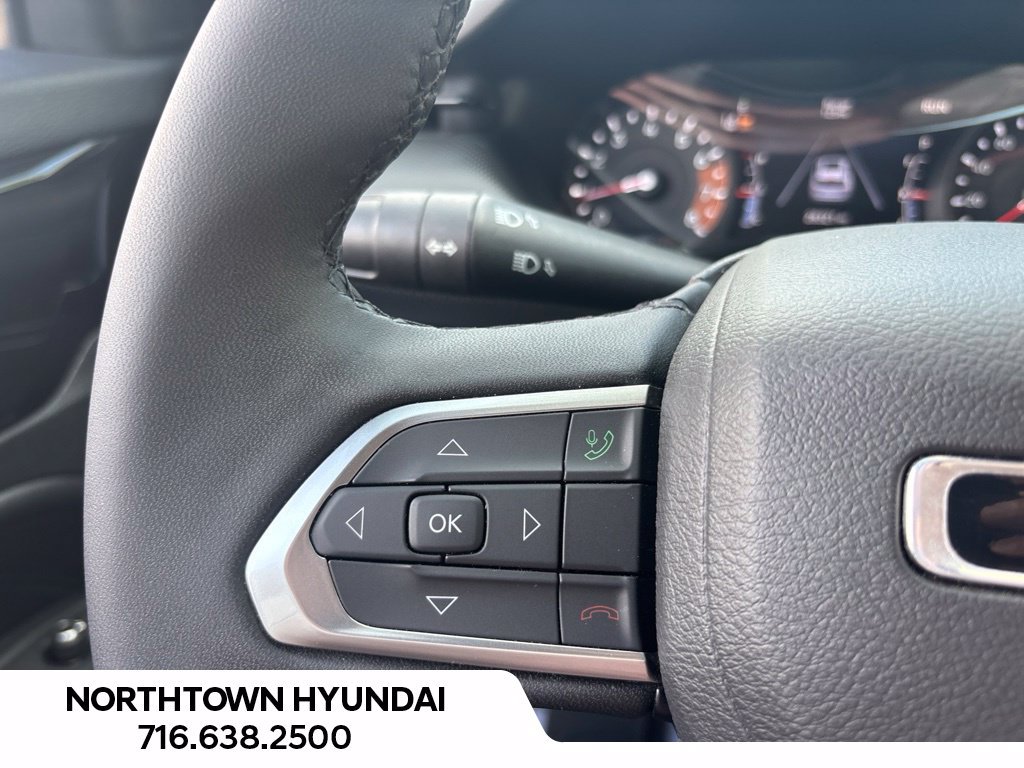 Used 2025 Jeep Compass Latitude w/ Convenience Group AWD/4WD image 20
