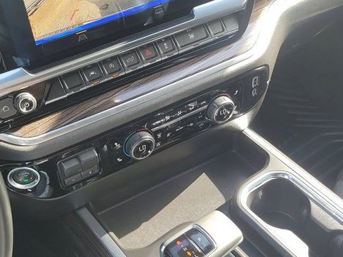 Used 2025 Chevrolet Silverado 1500 LT RWD image 28