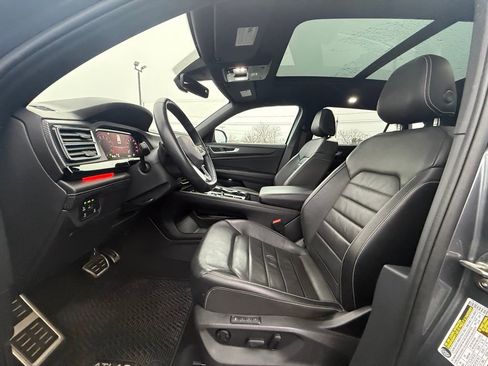 Used 2024 Volkswagen Atlas Cross Sport SEL R-Line image 21