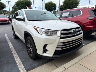 Used 2018 Toyota Highlander LE FWD video 1