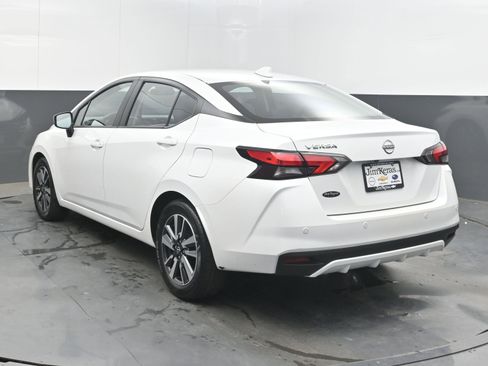 Used 2025 Nissan Versa SV image 8