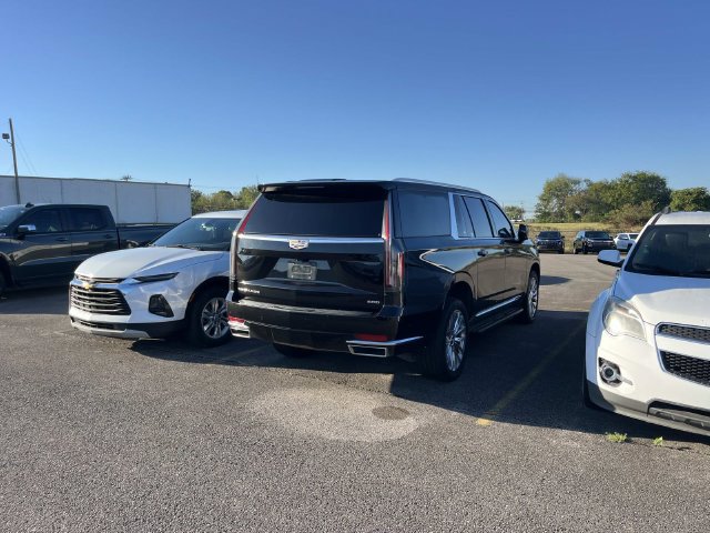 Used 2022 Cadillac Escalade ESV Premium Luxury AWD/4WD image 2