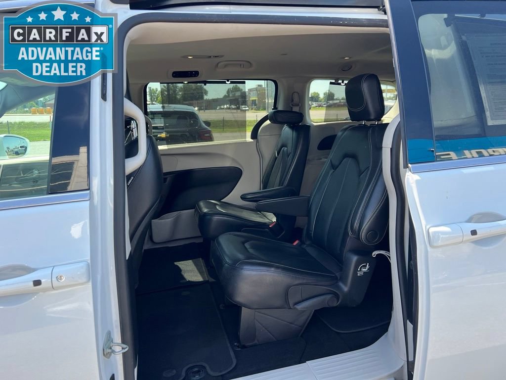 Used 2022 Chrysler Pacifica Touring-L FWD image 18