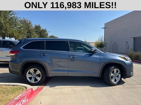 Used 2018 Toyota Highlander Limited FWD image 2