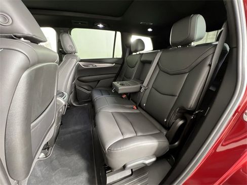 Used 2025 Cadillac XT6 Luxury image 26