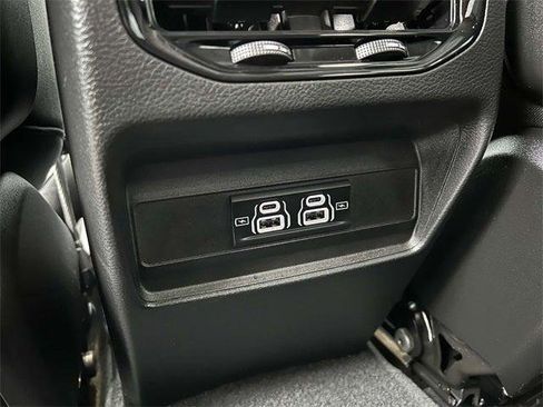 Certified 2023 Jeep Grand Cherokee Laredo image 28