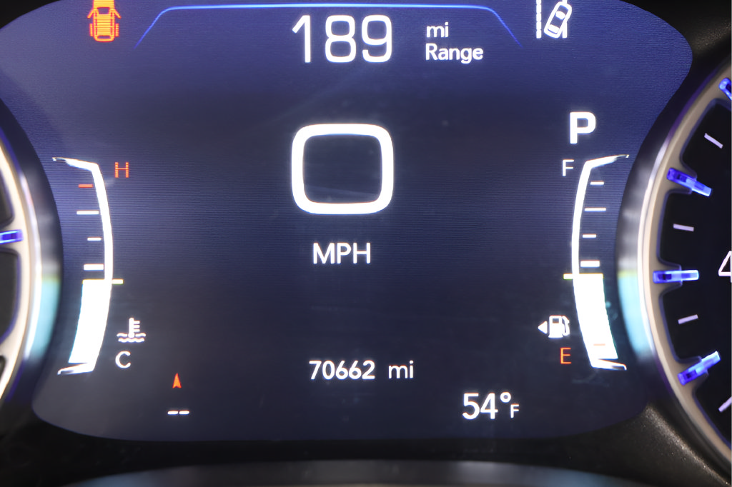 Used 2024 Chrysler Pacifica Touring-L FWD image 13