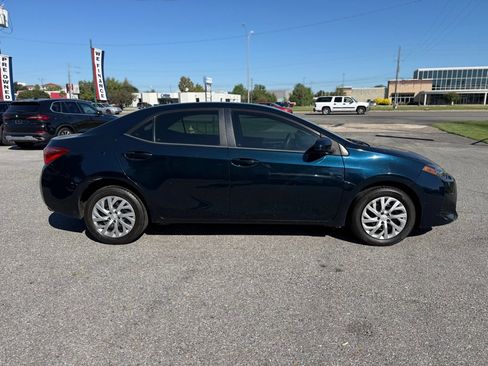 Used 2018 Toyota Corolla LE image 4