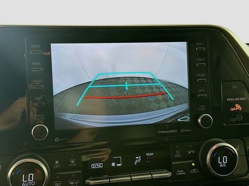 Used 2020 Toyota Highlander XLE FWD image 22
