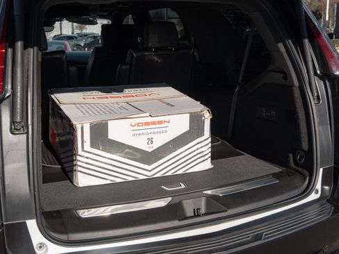 Used 2023 Cadillac Escalade V w/ LPO, ONYX Package image 32