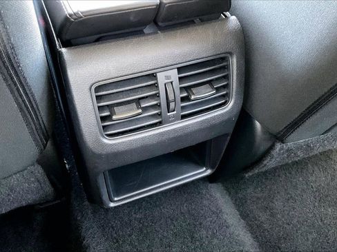Used 2024 Nissan Rogue S FWD image 16