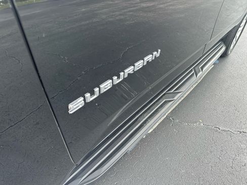 Used 2024 Chevrolet Suburban LT RWD image 10