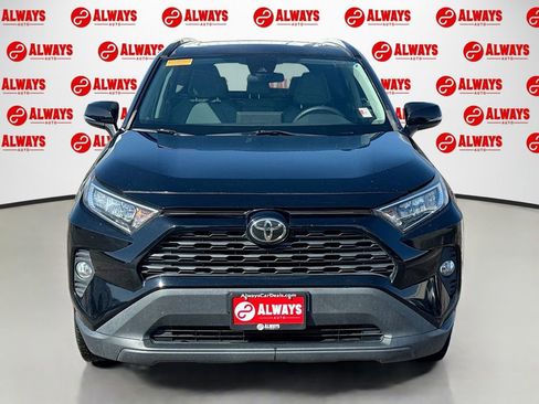 Used 2019 Toyota RAV4 XLE Premium image 2