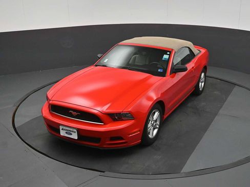 Used 2014 Ford Mustang Convertible w/ Equipment Group 102A RWD image 32