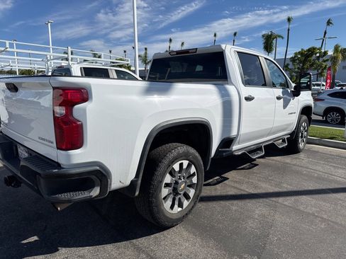 Used 2022 Chevrolet Silverado 2500 Custom w/ Custom Value Package image 4