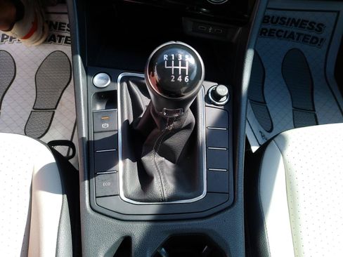 Used 2020 Volkswagen Jetta R-Line FWD image 17