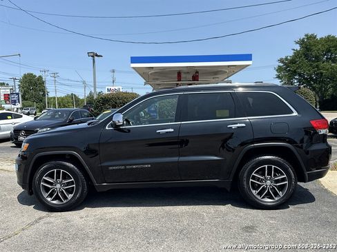 Used 2017 Jeep Grand Cherokee Limited AWD/4WD image 8