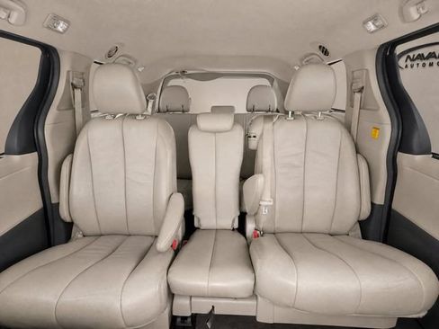 Used 2012 Toyota Sienna XLE w/ Entertainment Pkg FWD image 14