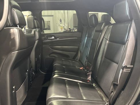 Used 2020 Jeep Grand Cherokee Overland AWD/4WD image 27