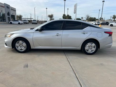 Used 2021 Nissan Altima 2.5 SR image 2