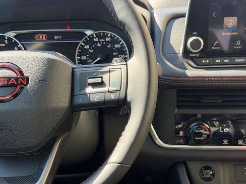 Used 2026 Nissan Rogue SV AWD/4WD image 12