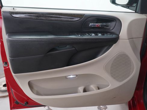 Used 2015 Dodge Grand Caravan SXT FWD image 22