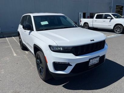 Used 2025 Jeep Grand Cherokee Limited w/ Black Appearance Package
