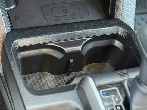 Used 2019 Toyota Tacoma TRD Sport w/ Technology Package AWD/4WD image 17