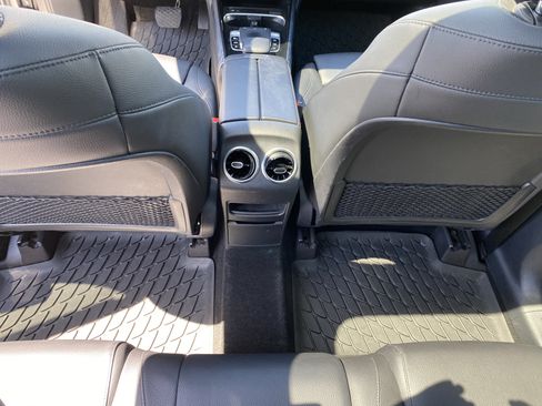 Used 2020 Mercedes-Benz GLB 250 4MATIC w/ Premium Package image 18