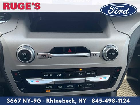 Used 2022 Ford Explorer XLT w/ Equipment Group 202A image 24