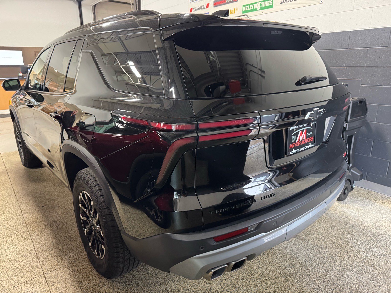 Used 2024 Chevrolet Traverse Z71 w/ Enhanced Driving Package AWD/4WD image 7