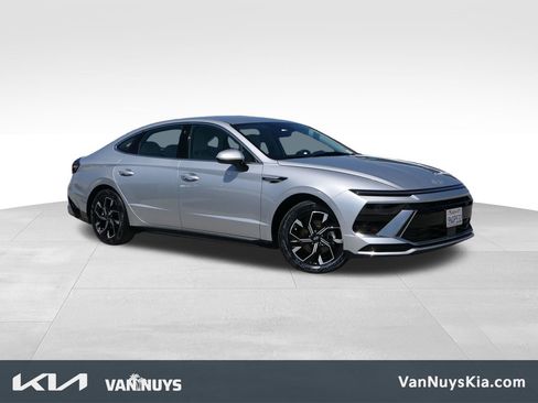Used 2025 Hyundai Sonata SEL FWD image 1