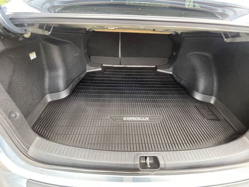 Used 2021 Toyota Corolla LE FWD image 19