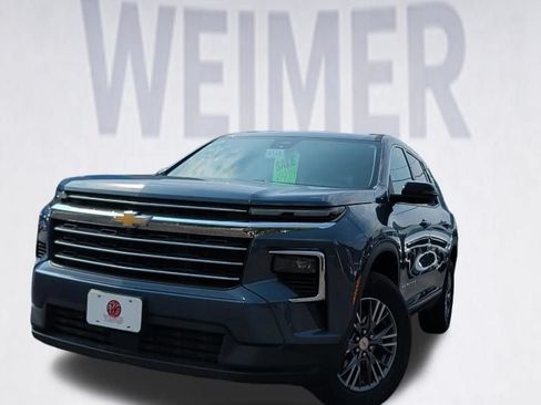 Used 2025 Chevrolet Traverse LT AWD/4WD image 1