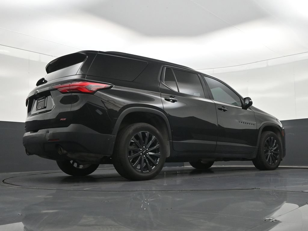 Used 2024 Chevrolet Traverse RS FWD image 32